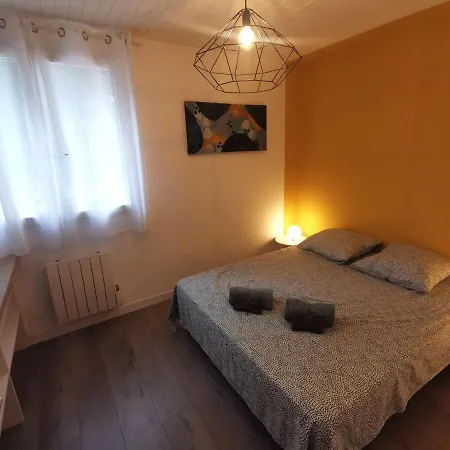 Des Hauts Pins بيت للعطل